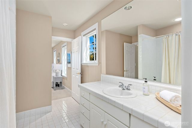 8916 Ferncliff Avenue NE, Bainbridge Island, WA 98110