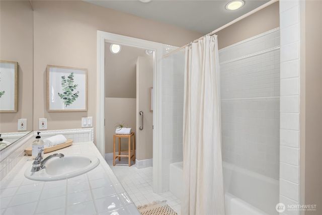 8916 Ferncliff Avenue NE, Bainbridge Island, WA 98110