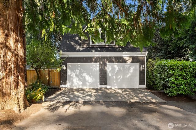8916 Ferncliff Avenue NE, Bainbridge Island, WA 98110