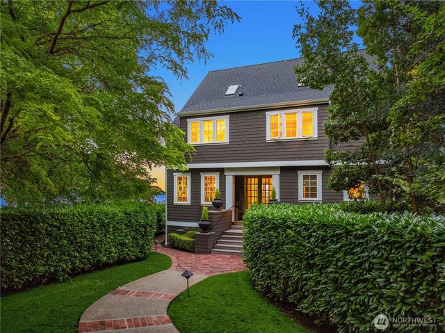 8916 Ferncliff Avenue NE, Bainbridge Island, WA 98110
