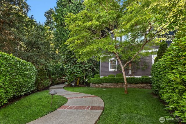 8916 Ferncliff Avenue NE, Bainbridge Island, WA 98110