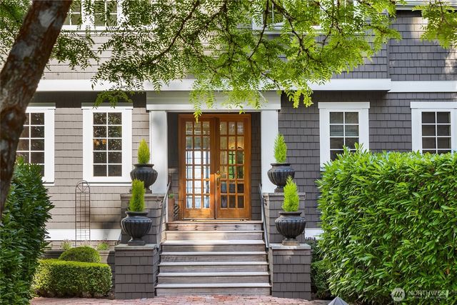8916 Ferncliff Avenue NE, Bainbridge Island, WA 98110