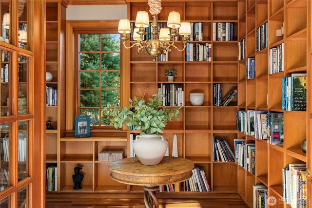 8916 Ferncliff Avenue NE, Bainbridge Island, WA 98110
