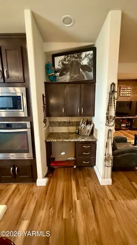 1508 Foster Rd, Toppenish, WA 98948