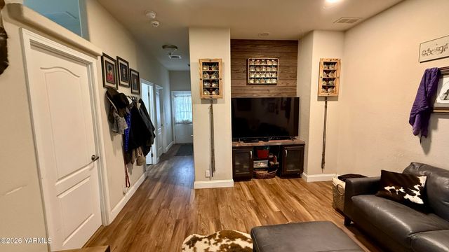 1508 Foster Rd, Toppenish, WA 98948