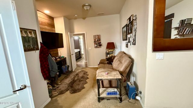 1508 Foster Rd, Toppenish, WA 98948