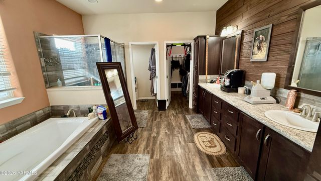 1508 Foster Rd, Toppenish, WA 98948