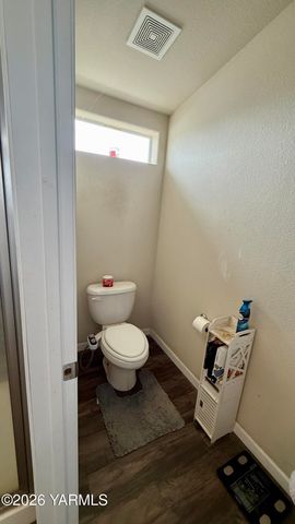 1508 Foster Rd, Toppenish, WA 98948