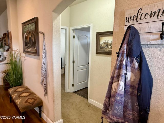 1508 Foster Rd, Toppenish, WA 98948