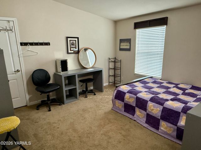 1508 Foster Rd, Toppenish, WA 98948