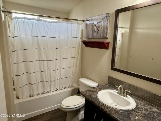 1508 Foster Rd, Toppenish, WA 98948