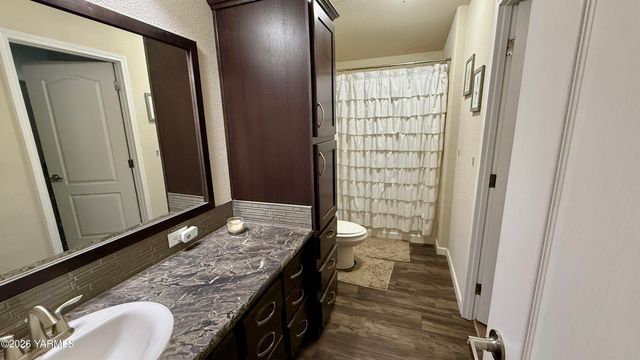 1508 Foster Rd, Toppenish, WA 98948