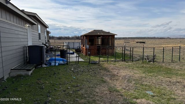 1508 Foster Rd, Toppenish, WA 98948