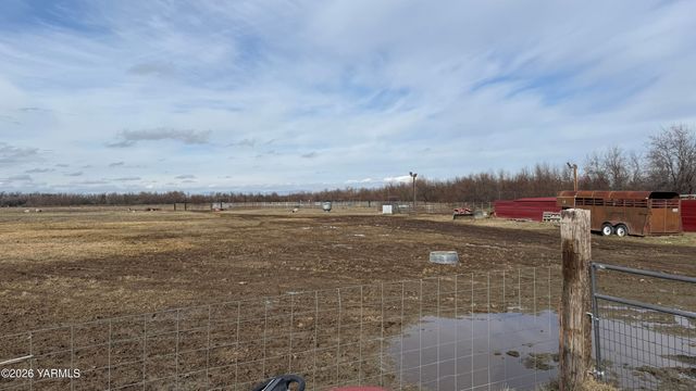 1508 Foster Rd, Toppenish, WA 98948