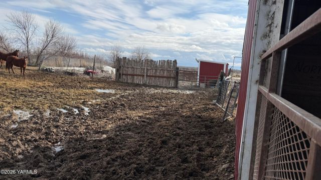 1508 Foster Rd, Toppenish, WA 98948