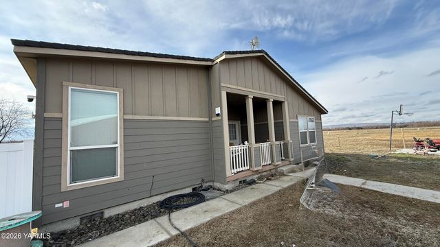 1508 Foster Rd, Toppenish, WA 98948