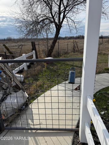 1508 Foster Rd, Toppenish, WA 98948