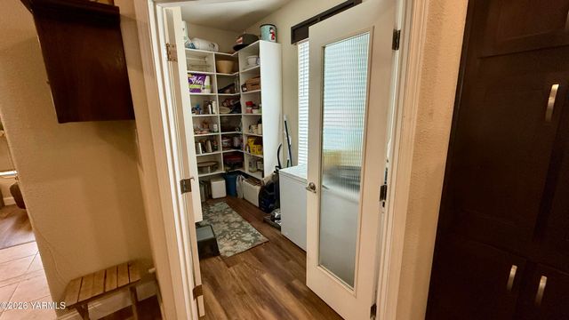 1508 Foster Rd, Toppenish, WA 98948