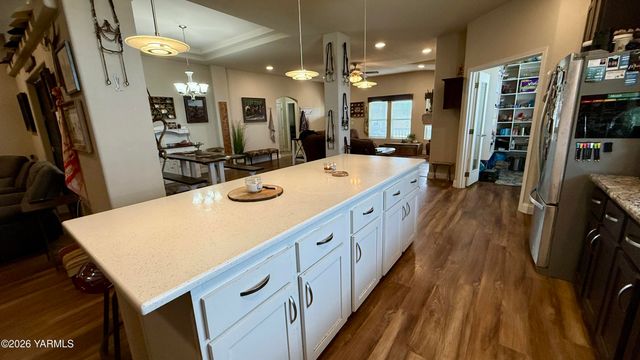 1508 Foster Rd, Toppenish, WA 98948