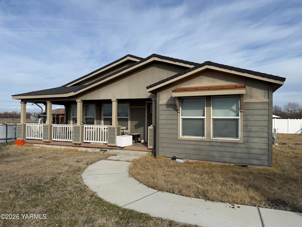 1508 Foster Rd, Toppenish, WA 98948