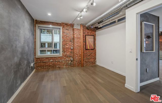 527 Molino Street 202, Los Angeles, CA 90013