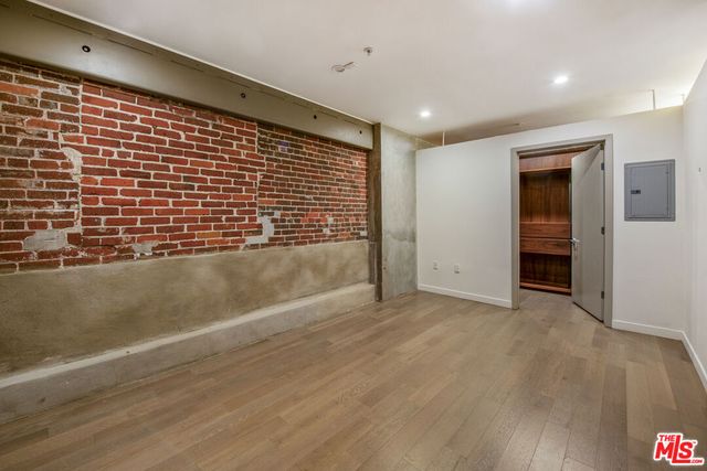 527 Molino Street 202, Los Angeles, CA 90013