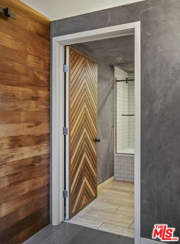 527 Molino Street 202, Los Angeles, CA 90013