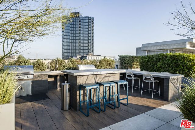 527 Molino Street 202, Los Angeles, CA 90013