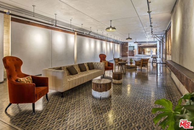 527 Molino Street 202, Los Angeles, CA 90013