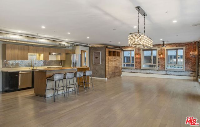 527 Molino Street 202, Los Angeles, CA 90013