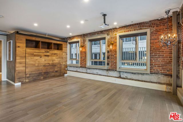 527 Molino Street 202, Los Angeles, CA 90013