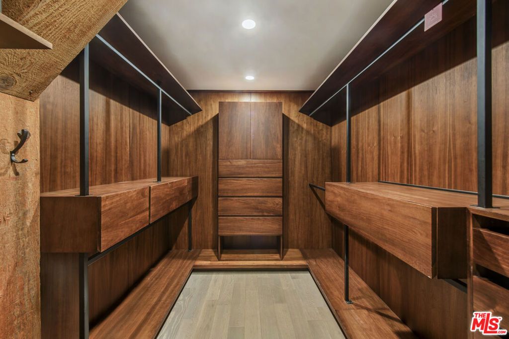 Image 12 of property listing at 527 Molino Street 202, Los Angeles, CA 90013