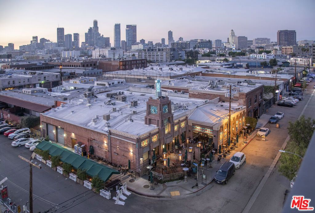 Image 20 of property listing at 527 Molino Street 202, Los Angeles, CA 90013