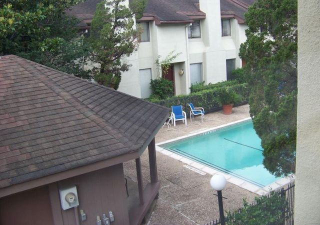 2409 Bering Drive 18, Houston, TX 77057