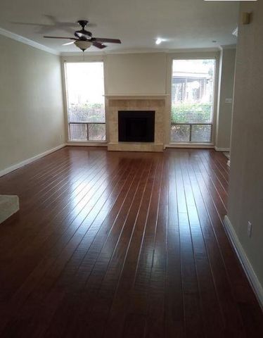 2409 Bering Drive 18, Houston, TX 77057