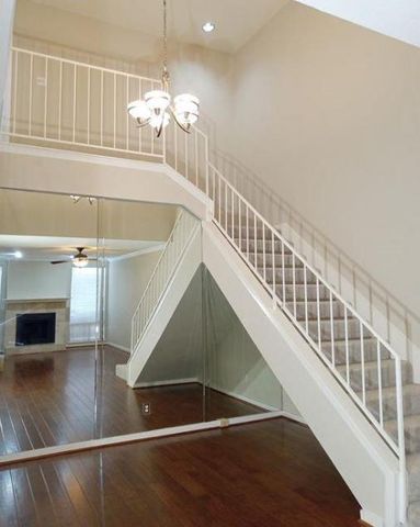 2409 Bering Drive 18, Houston, TX 77057