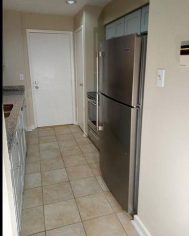 2409 Bering Drive 18, Houston, TX 77057