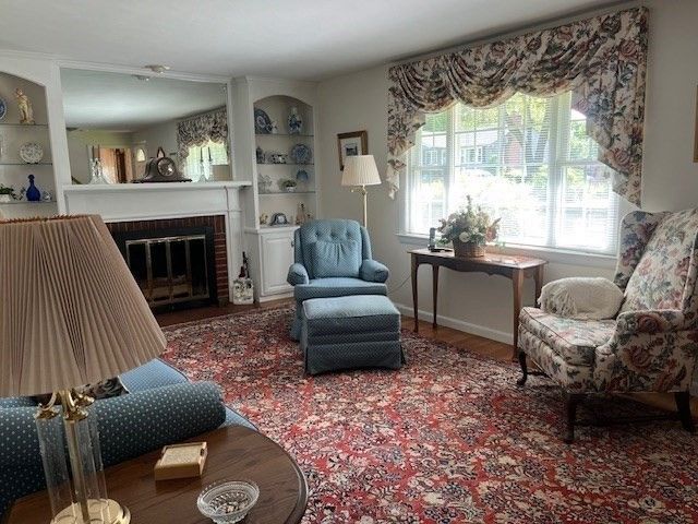 43 Pine Hill Rd, Springfield, MA 01118