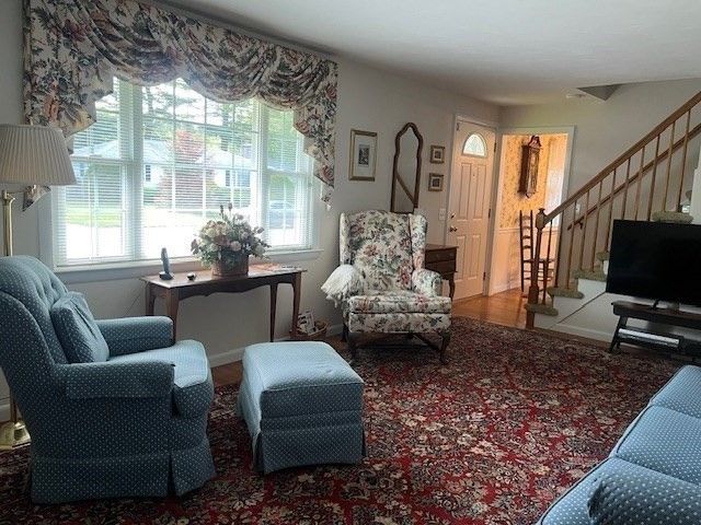 43 Pine Hill Rd, Springfield, MA 01118