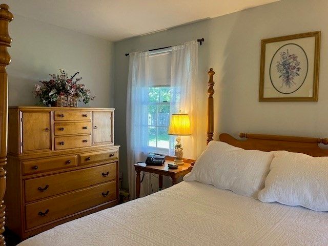 43 Pine Hill Rd, Springfield, MA 01118