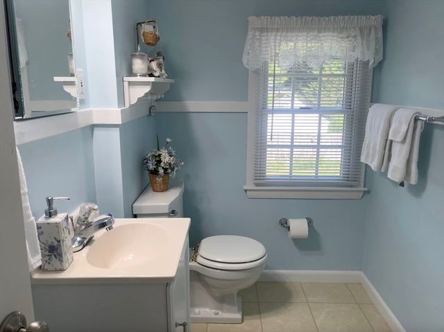 43 Pine Hill Rd, Springfield, MA 01118