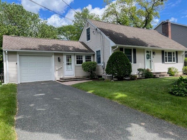 43 Pine Hill Rd, Springfield, MA 01118
