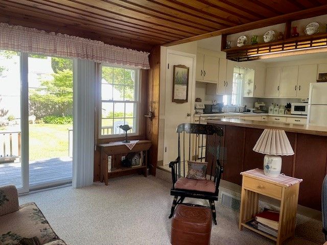 43 Pine Hill Rd, Springfield, MA 01118