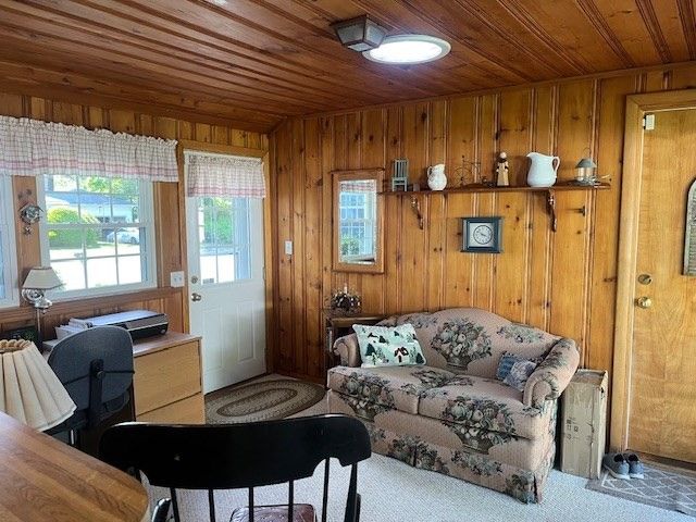 43 Pine Hill Rd, Springfield, MA 01118