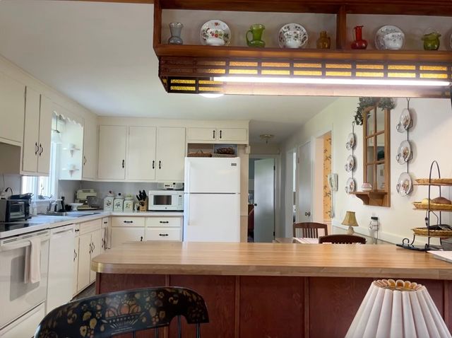 43 Pine Hill Rd, Springfield, MA 01118