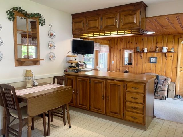 43 Pine Hill Rd, Springfield, MA 01118