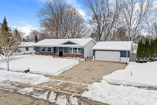 231 W Juniper DRIVE, Grafton, WI 53024