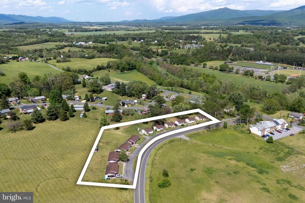4 COTTAGE DR, Luray, VA 22835