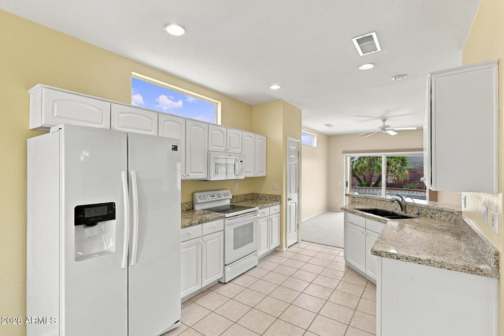 18373 N Shimmer Lane, Surprise, AZ 85374 — photo 5
