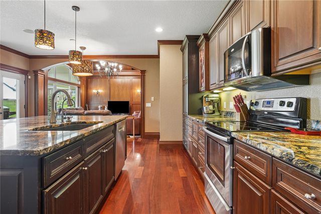 1154 Kettering Rd, Marion, IA 52302